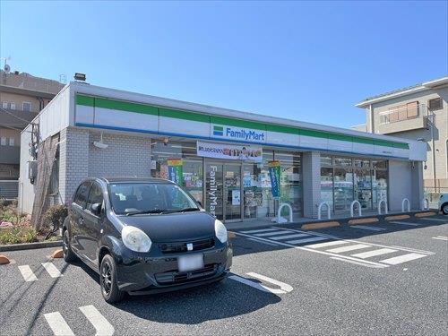 ファミリーマート大泉長久保通り店280ｍ