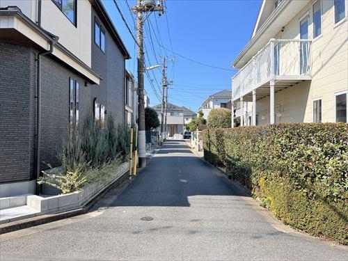 南側道路（物件：右手）