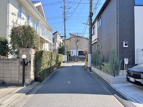 南側道路（物件：左手）