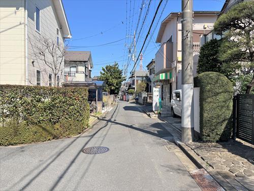 東側道路（物件：左手）