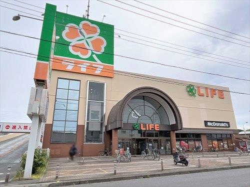 ライフ新座店 910ｍ