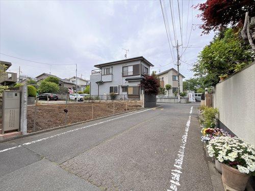 前面道路を含む現地（左手）