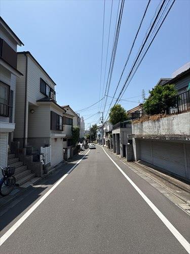 前面道路　物件右側（2026年5月撮影）