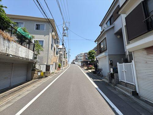 前面道路　物件左側（2026年5月撮影）