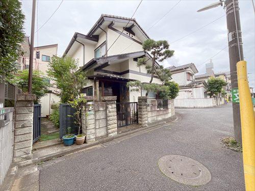 前面道路を含む現地（物件：左手）
