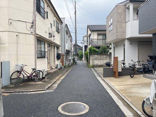 東側道路（物件：左手）