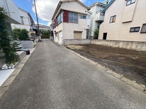 前面道路（2026年8月撮影）