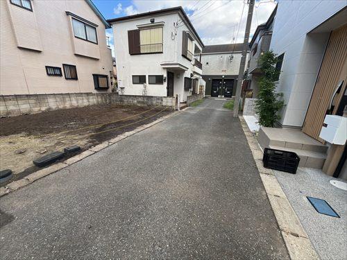 前面道路（2026年8月撮影）