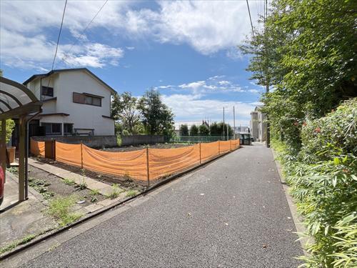 前面道路を含む現地（左手）