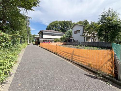 前面道路を含む現地（右手）