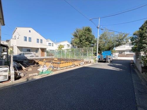 前面道路を含む現地（左手）