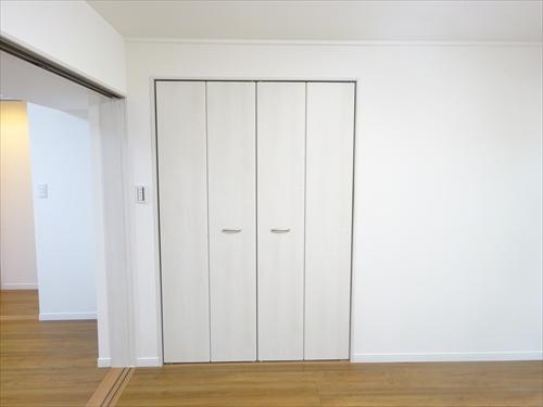 洋室（約8帖）クローゼット