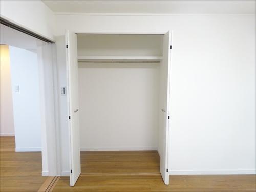 洋室（約8帖）クローゼット