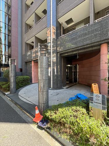 エントランス前