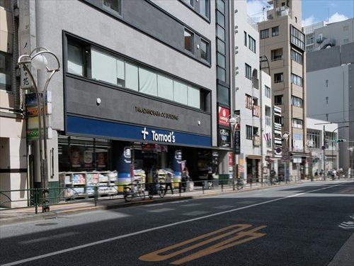 トモズ高田馬場店 480m