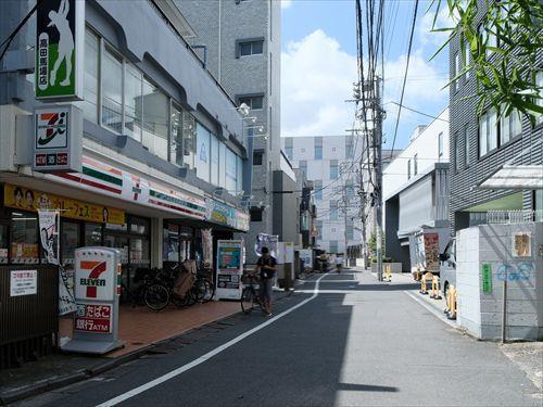 セブンイレブン高田馬場4丁目南店120m
