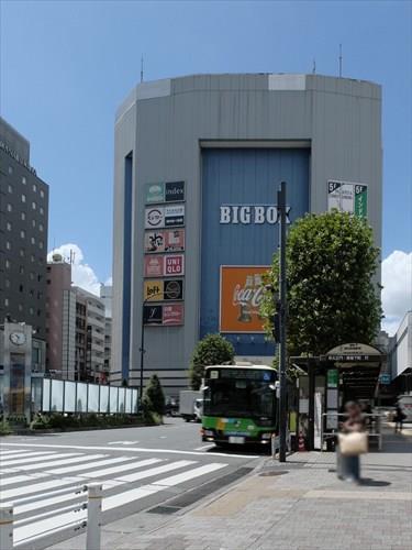 BIGBOX高田馬場 570m