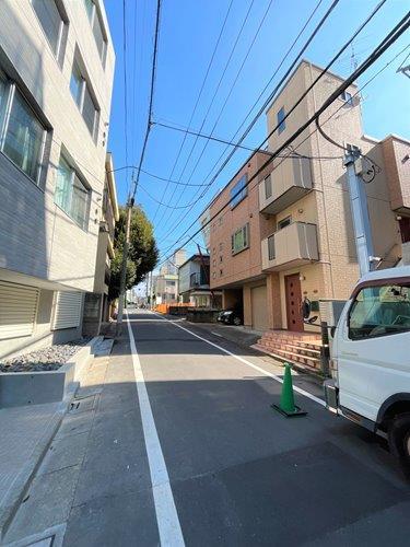 【現地前面道路2024年10月撮影】