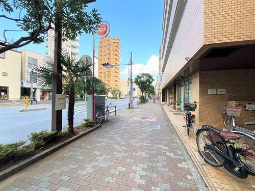 【現地前面道路2025年9月撮影】