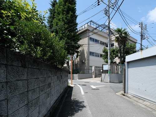杉並区立高井戸第三小学校 480m