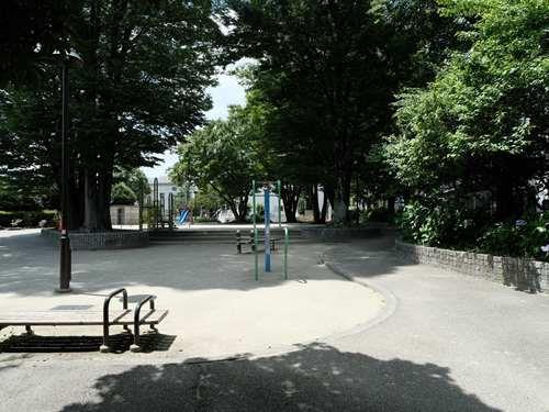 杉並区立下高井戸公園 850m