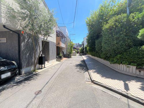 【現地前面道路2025年7月撮影】