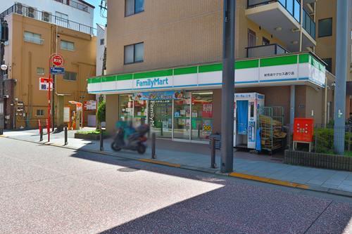 ファミリーマートまで50ｍ