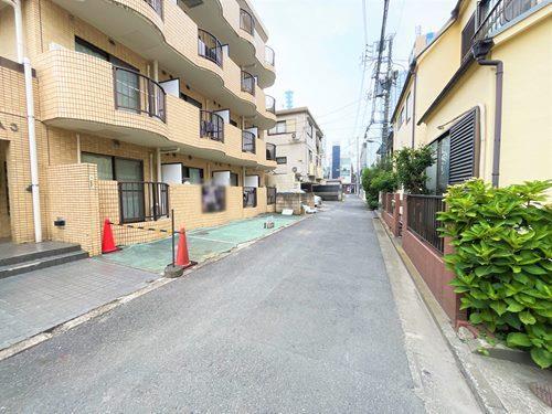 【現地前面道路2025年7月撮影】