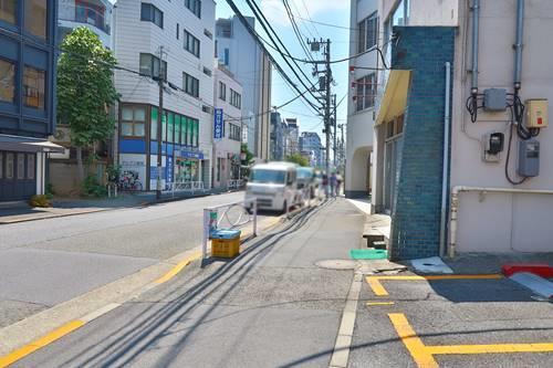 【現地前面道路2025年9月撮影】