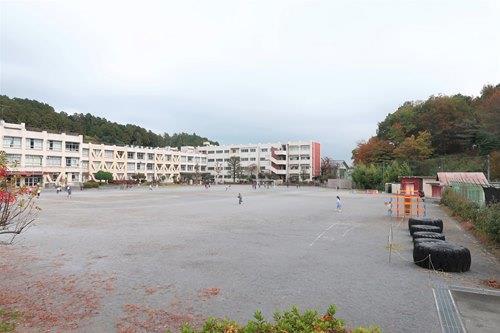 青梅市立第四小学校まで940m