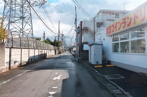 【現地前面道路2025年11月撮影】