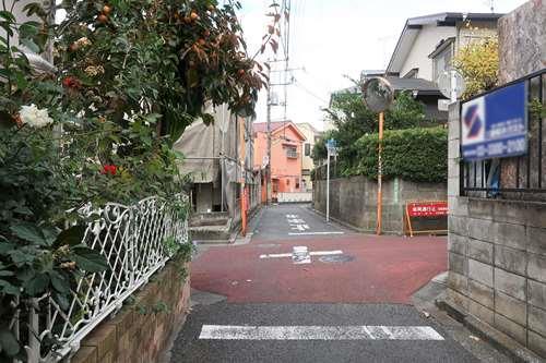 【現地前面道路2025年11月撮影】