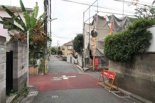 【現地前面道路2025年11月撮影】