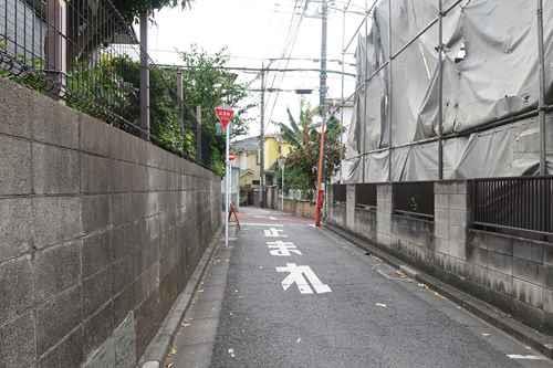 【現地前面道路2025年11月撮影】