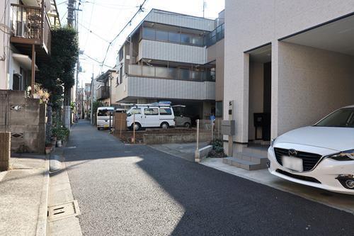 【現地前面道路2025年11月撮影】