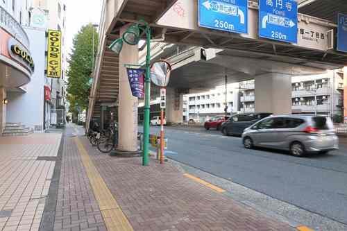 【現地前面道路2025年11月撮影】
