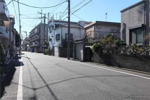 【現地前面道路2025年11月撮影】