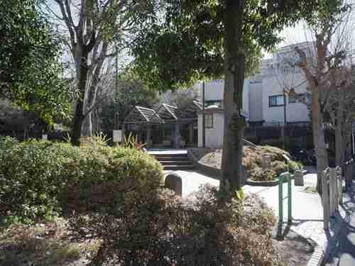 納戸町公園 450m