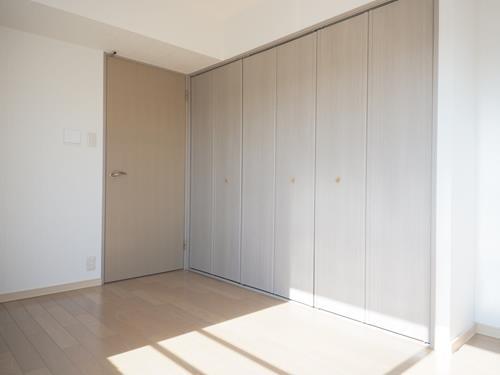 洋室 約7.7帖 収納