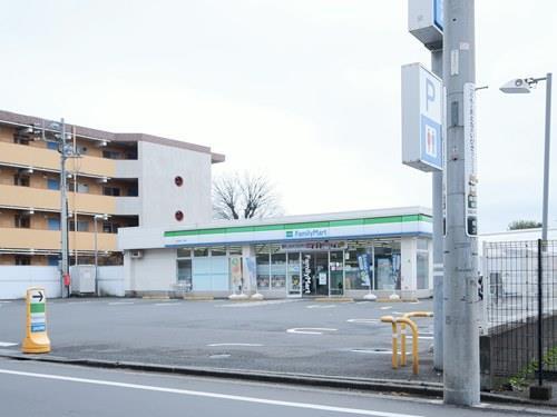 ファミリーマート南大泉三丁目店 570m