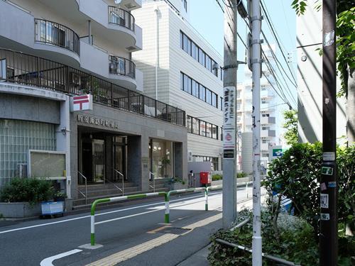 新宿諏訪町郵便局 530m