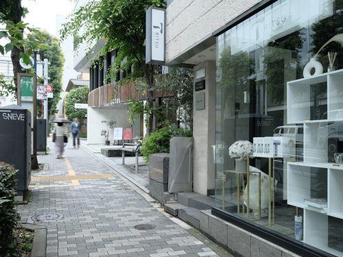 アクタス青山店 640m