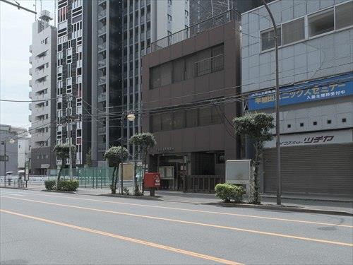 牛込若松町郵便局 380m