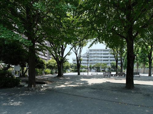 川辺公園 130m