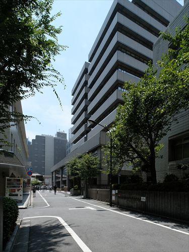 港区役所 490m