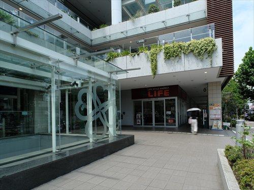 ライフ落合南長崎駅前店 180m