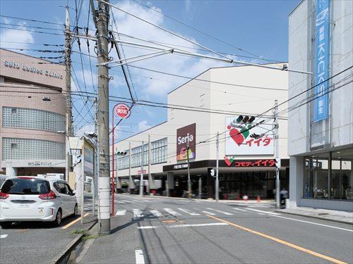 コモディイイダ川口青木店 380m