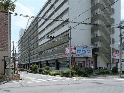 ウエルシア川口栄町店 370m