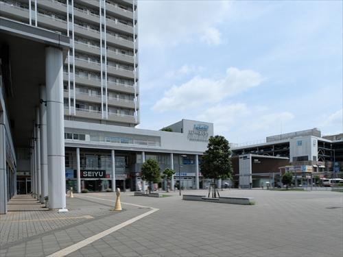 西友国領店 750m