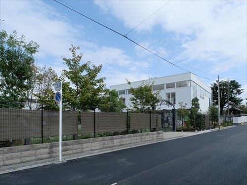 西川口幼稚園 90m
